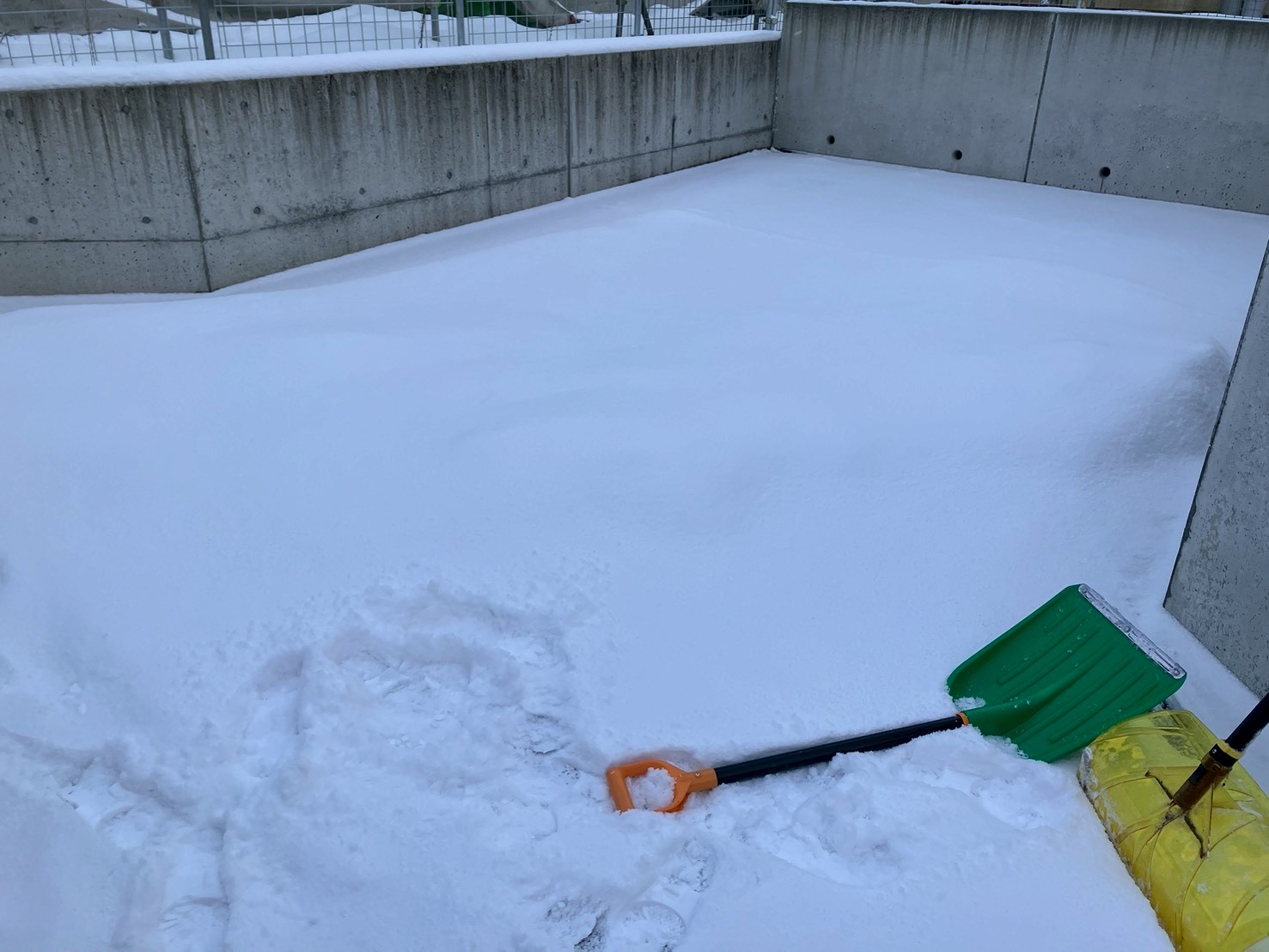 駐車場の除雪作業（酒田市）